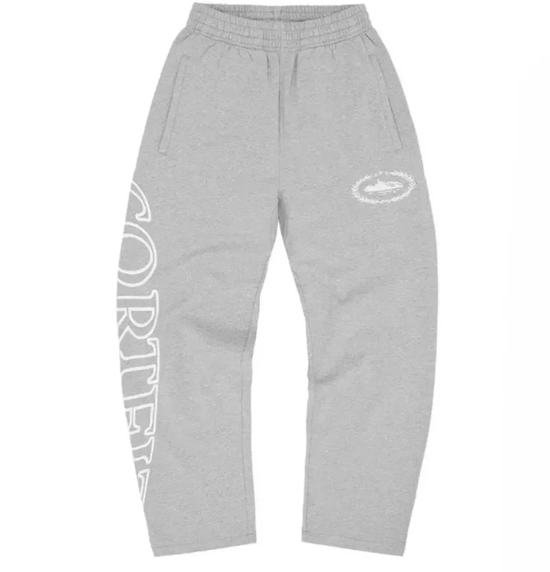 Sweatshirt with loose joggers